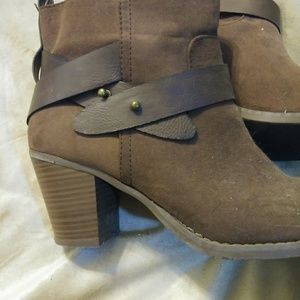 Brown Old Navy Booties, sz 9